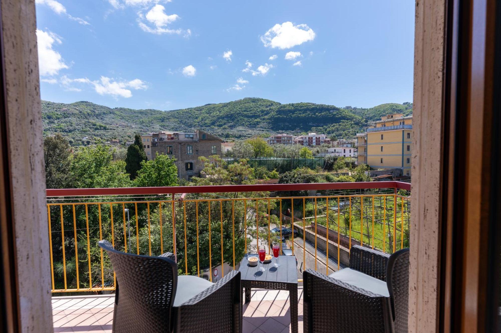 Mifra Suites Sorrente Extérieur photo