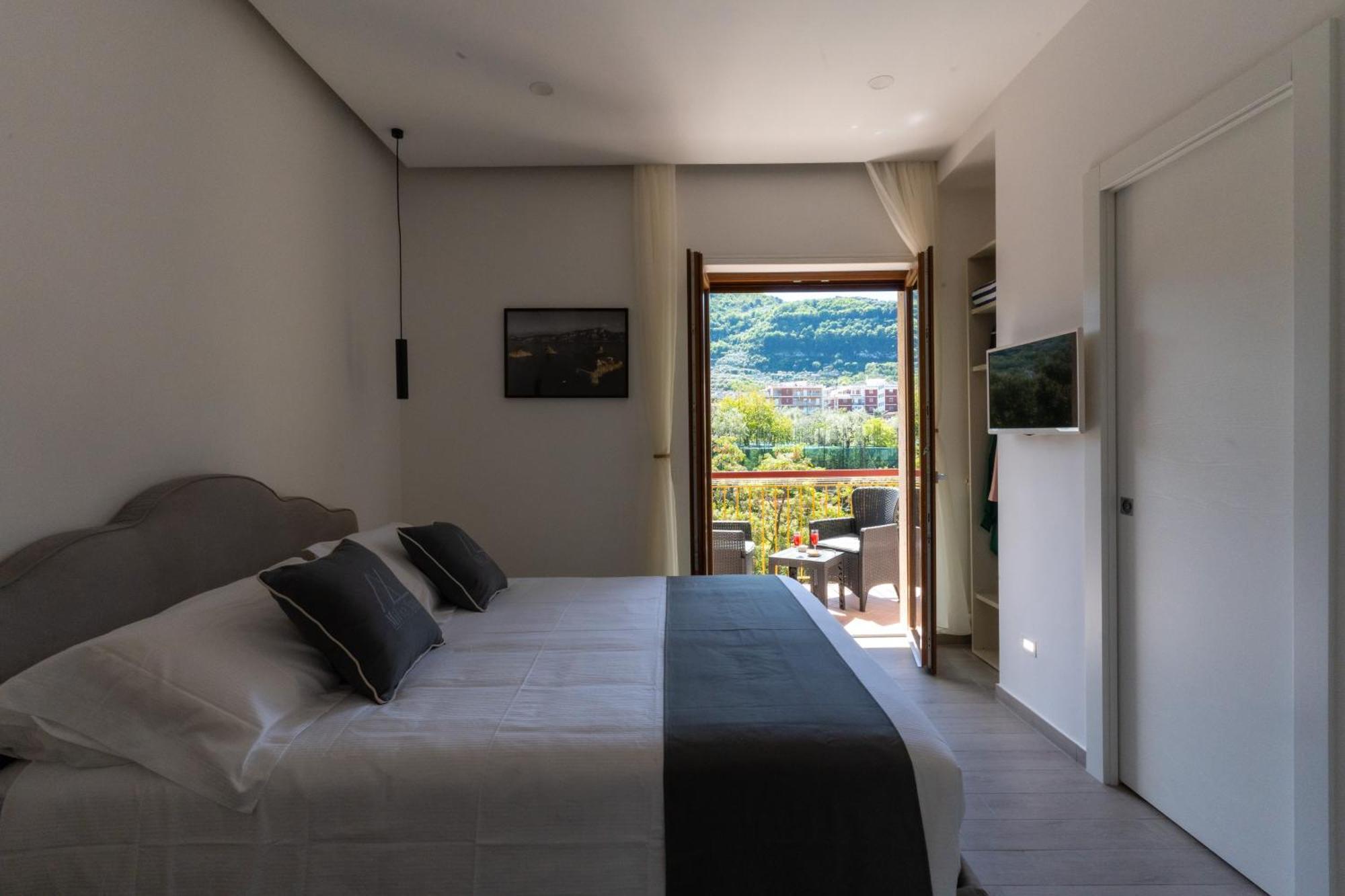 Mifra Suites Sorrente Extérieur photo