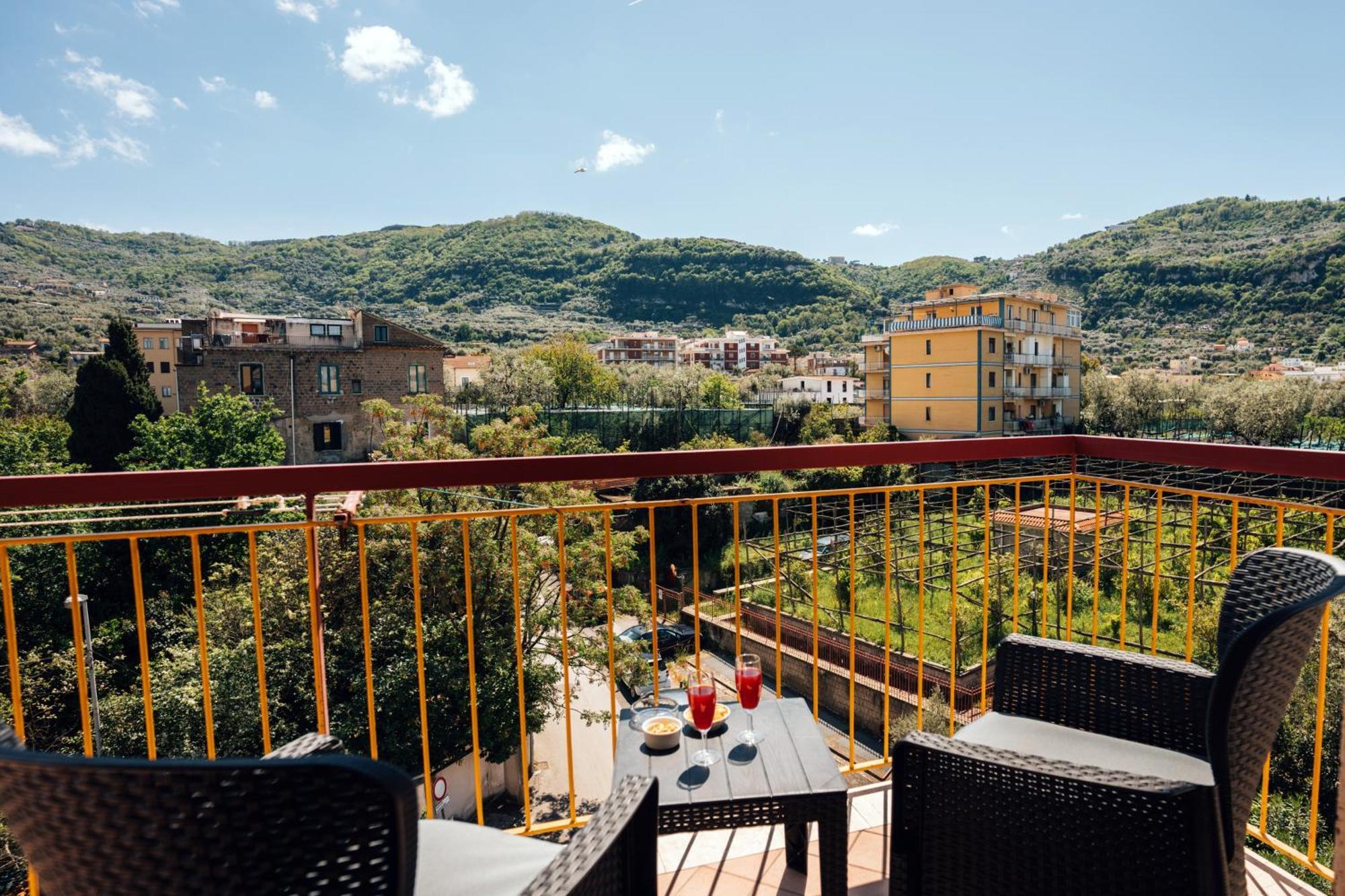 Mifra Suites Sorrente Extérieur photo