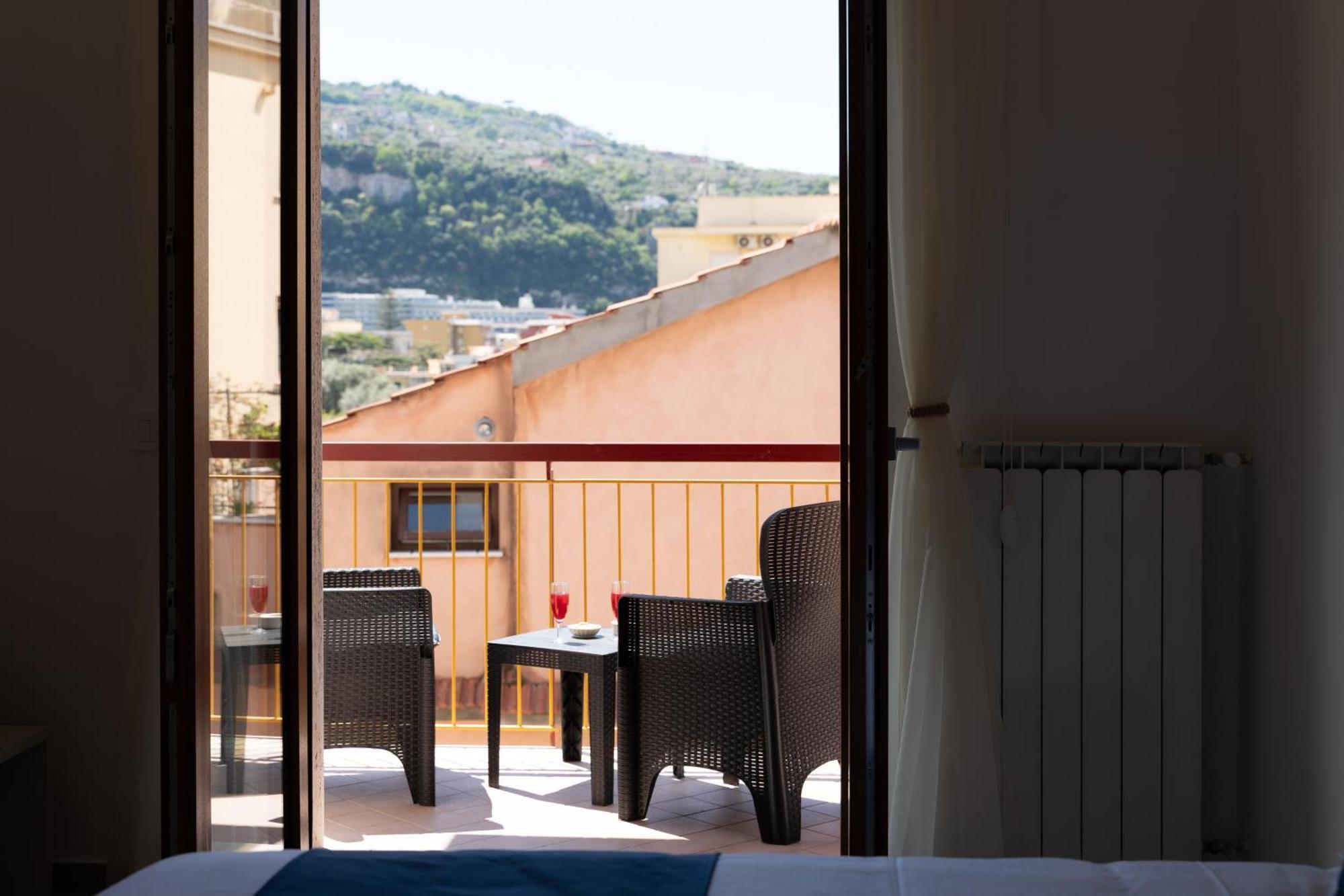 Mifra Suites Sorrente Extérieur photo